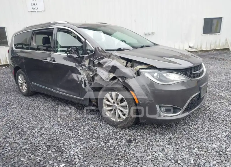 2019 Chrysler PACIFICA photo