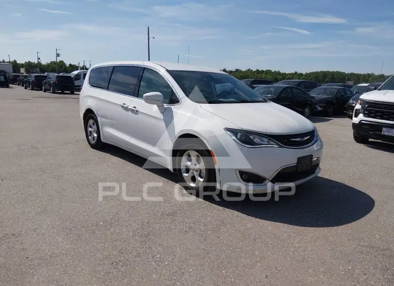 2019 Chrysler PACIFICA photo