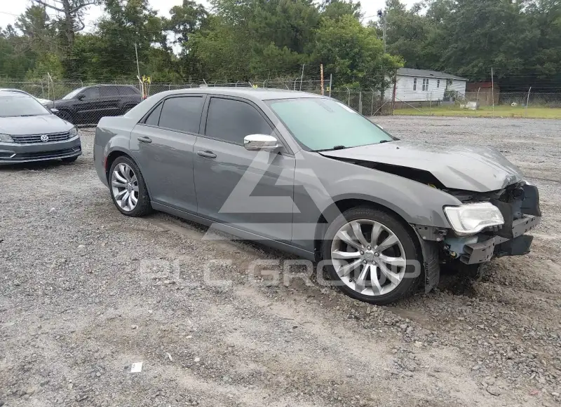 2019 Chrysler 300 photo
