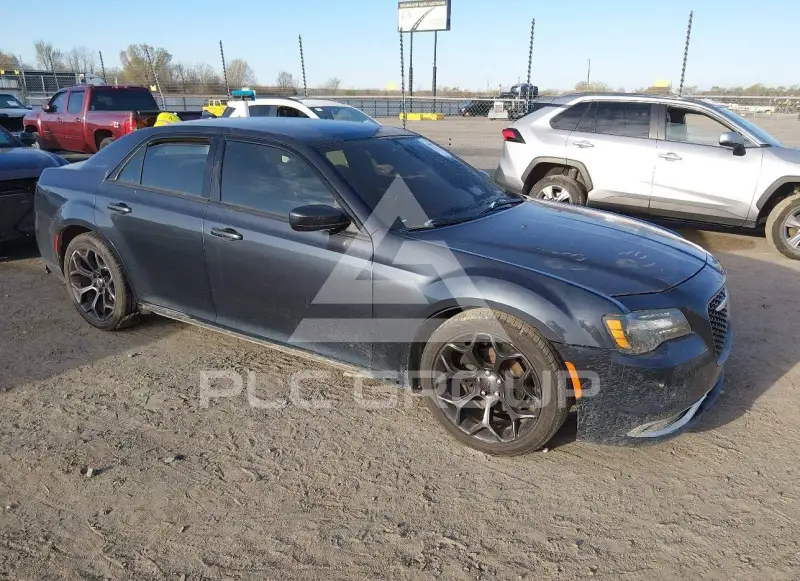 2019 Chrysler 300 фото