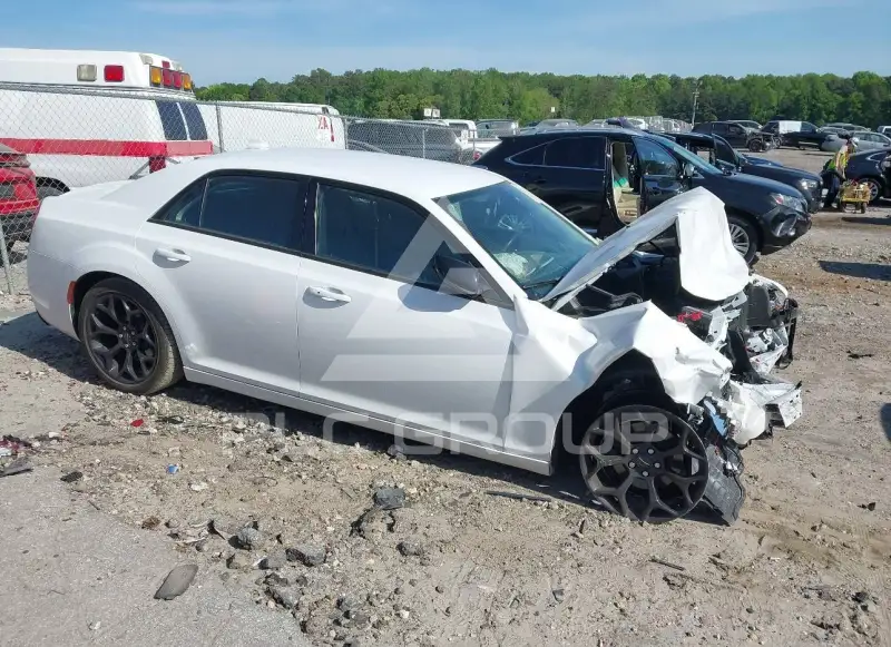 2019 Chrysler 300 photo