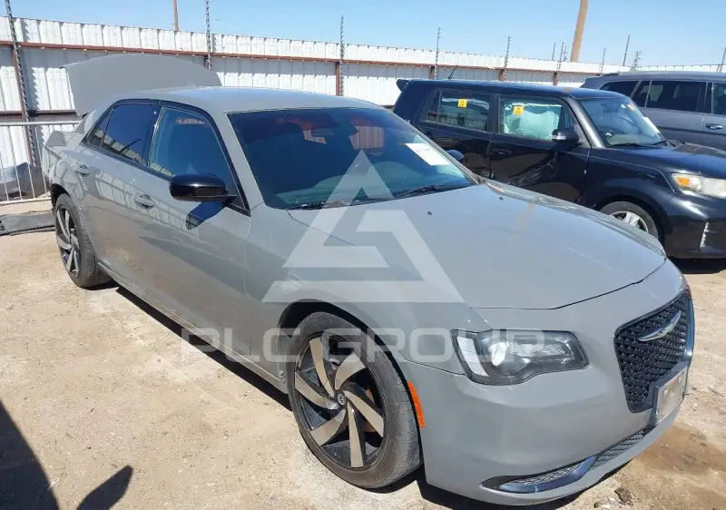 2019 Chrysler 300 фото