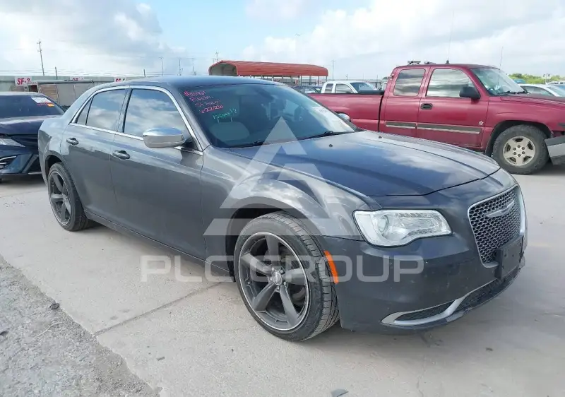 2019 Chrysler 300 фото