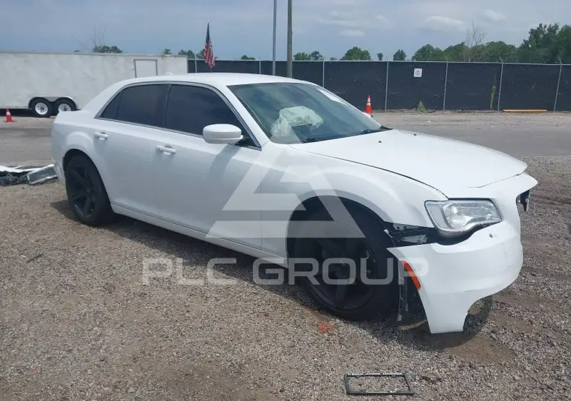 2019 Chrysler 300 photo