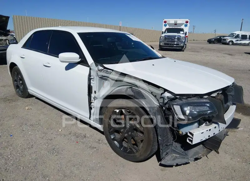 2019 Chrysler 300 фото