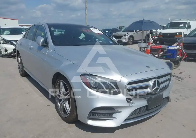 2019 Mercedes Benz E 300 фото