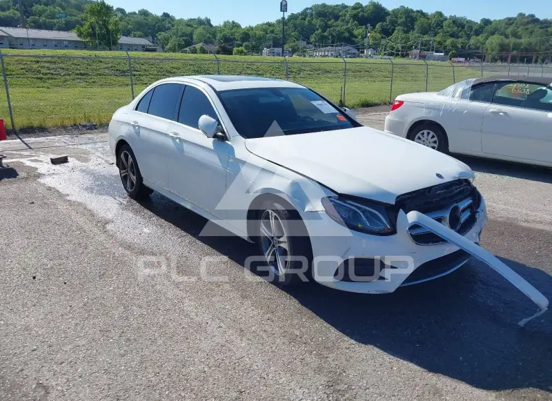 2019 Mercedes Benz E 300 фото