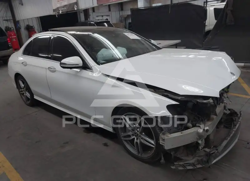 2019 Mercedes Benz E 300 фото