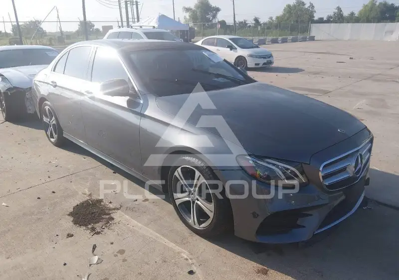 2019 Mercedes Benz E 300 фото
