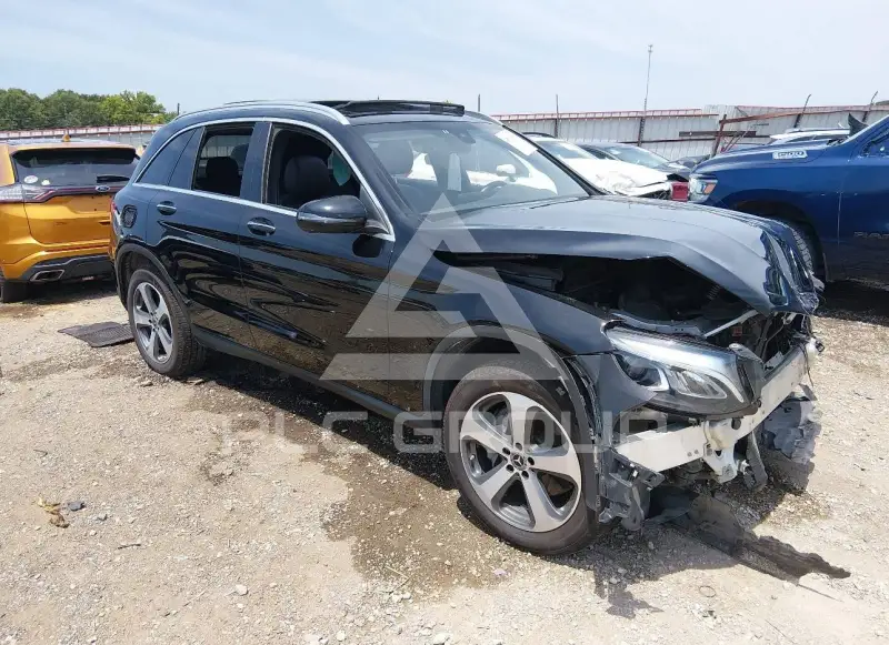 2019 Mercedes Benz GLC 300 фото