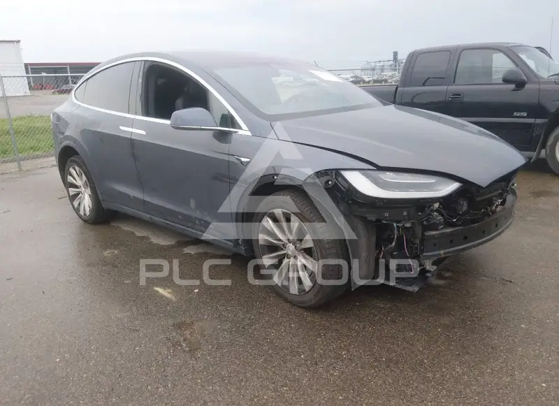 2019 Tesla Model X фото