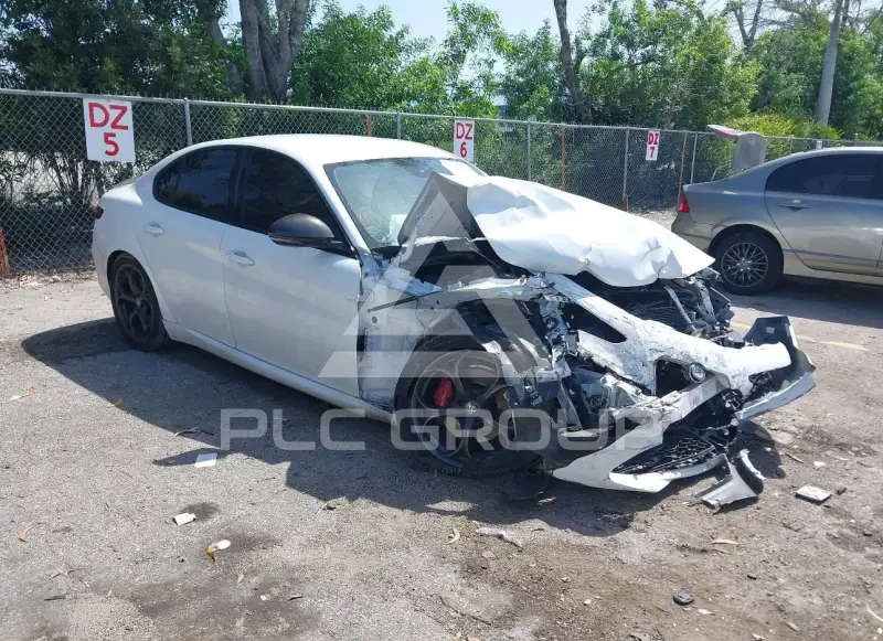 2019 Alfa Romeo Giulia photo
