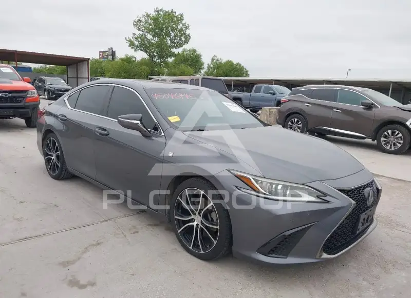 2019 Lexus ES350 photo