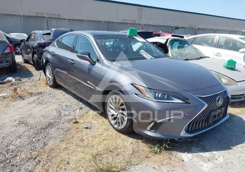 2019 Lexus ES350 photo