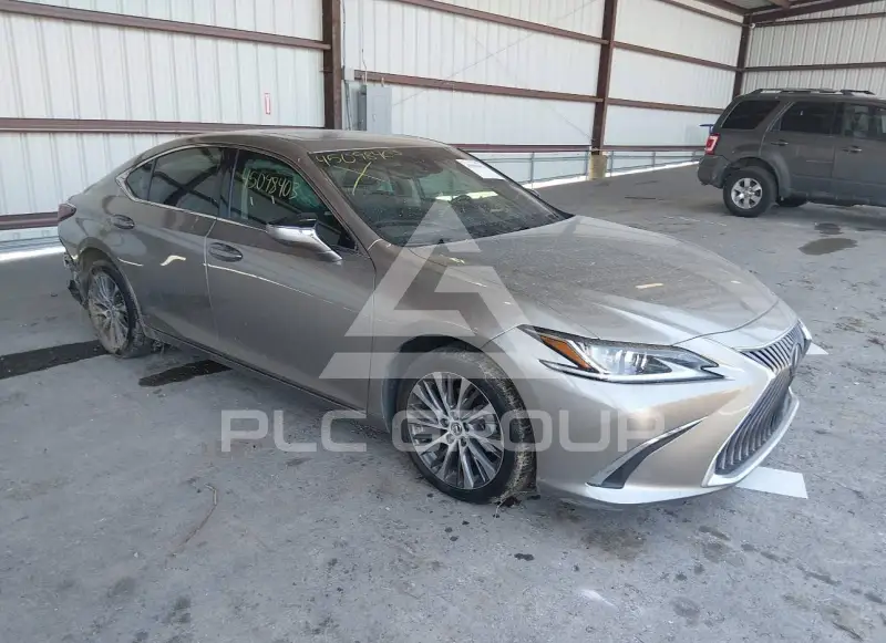 2019 Lexus ES350 photo