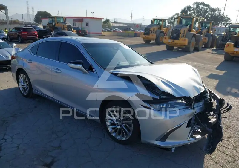 2019 Lexus ES300 photo