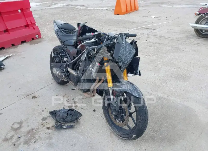 2019 Yamaha YZFR3 фото