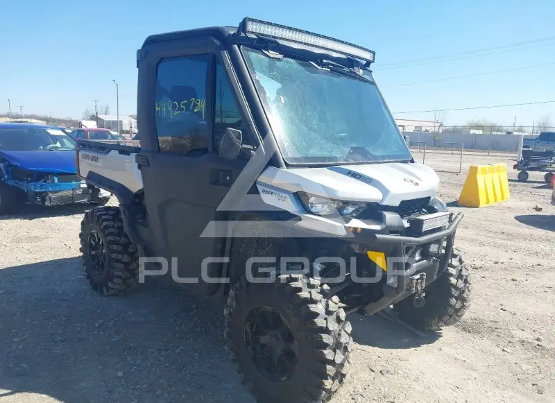 2019 Can-AM DEFENDER photo