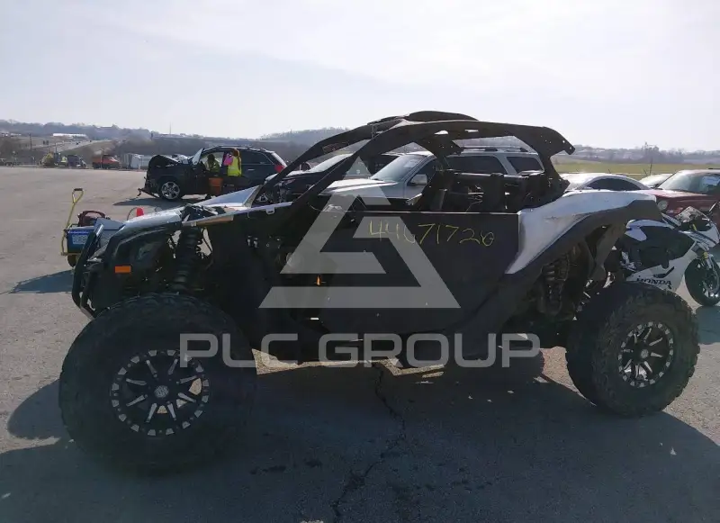 2019 Can-AM MAVERICK фото