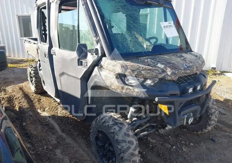 2019 Can-AM DEFENDER photo