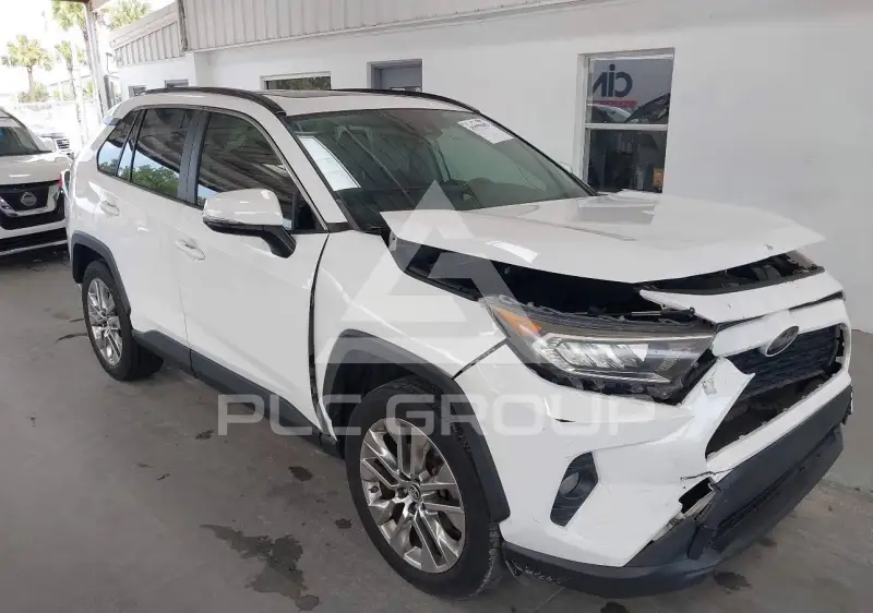 2019 Toyota RAV4 фото