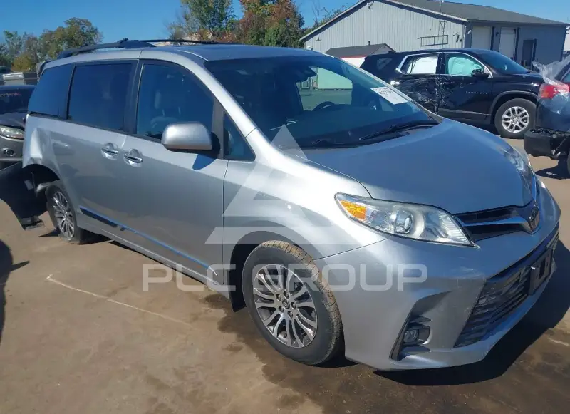 2019 Toyota SIENNA фото