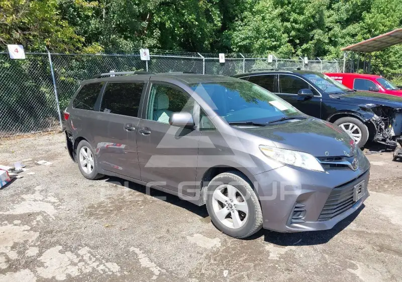 2019 Toyota SIENNA фото