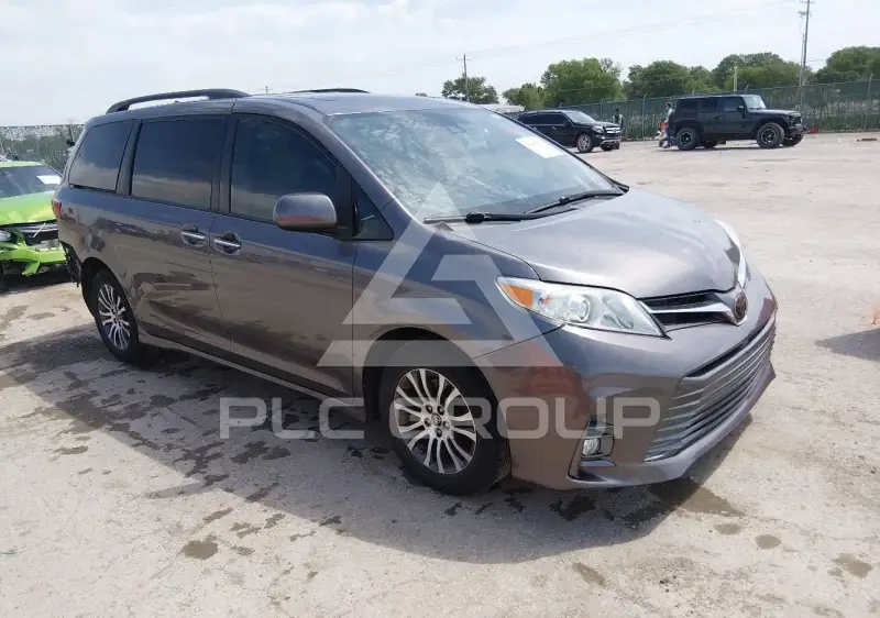 2019 Toyota SIENNA фото