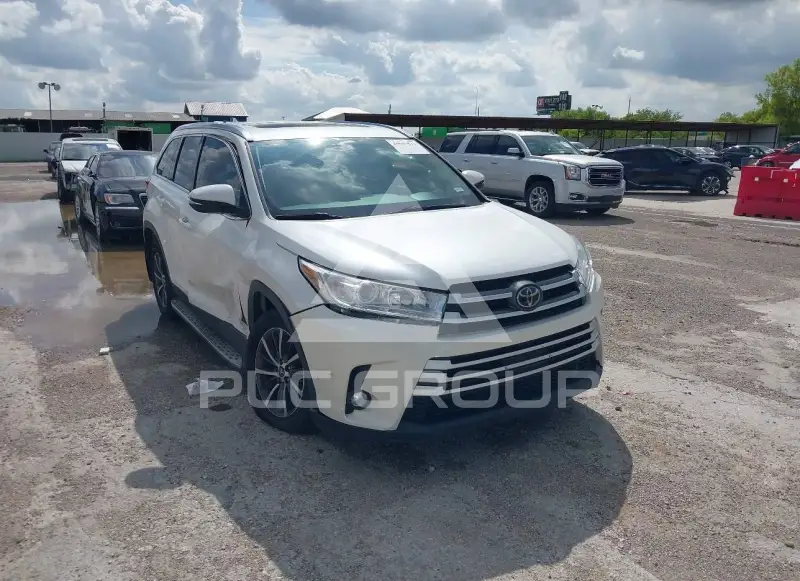2019 Toyota Highlander photo
