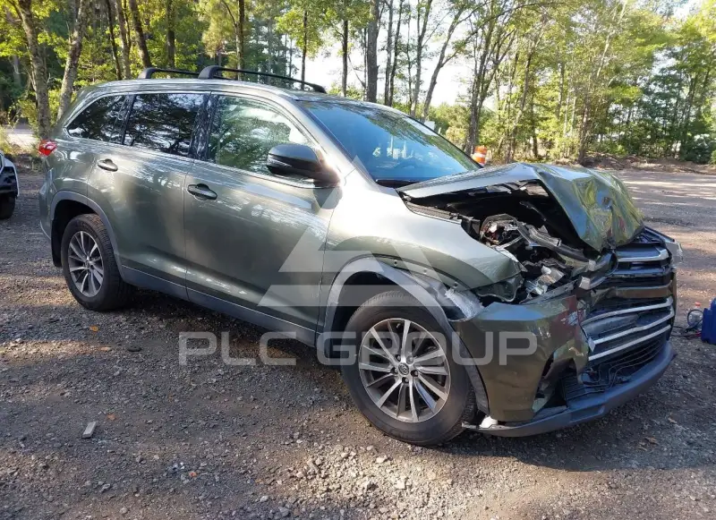 2019 Toyota Highlander photo
