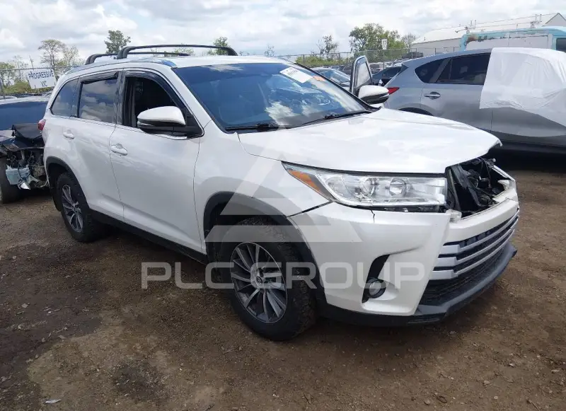 2019 Toyota Highlander photo