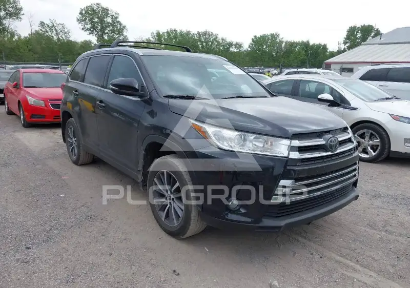 2019 Toyota Highlander photo