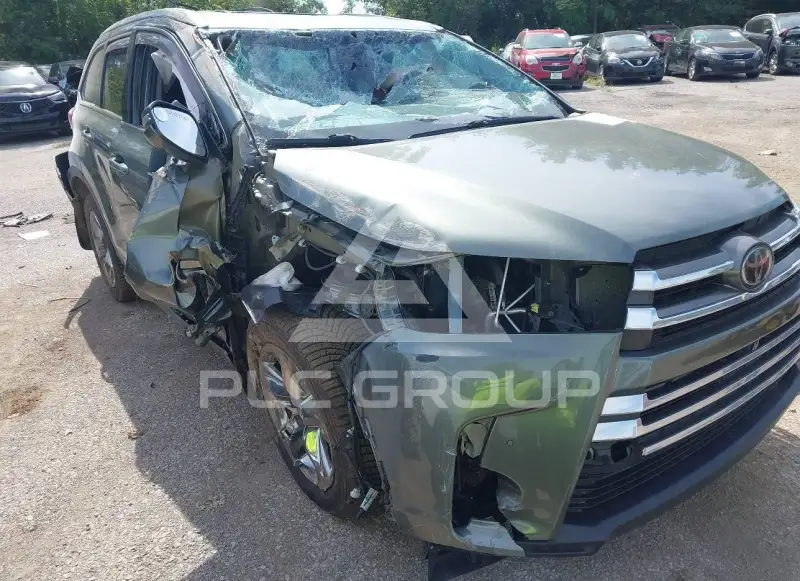 2019 Toyota Highlander photo