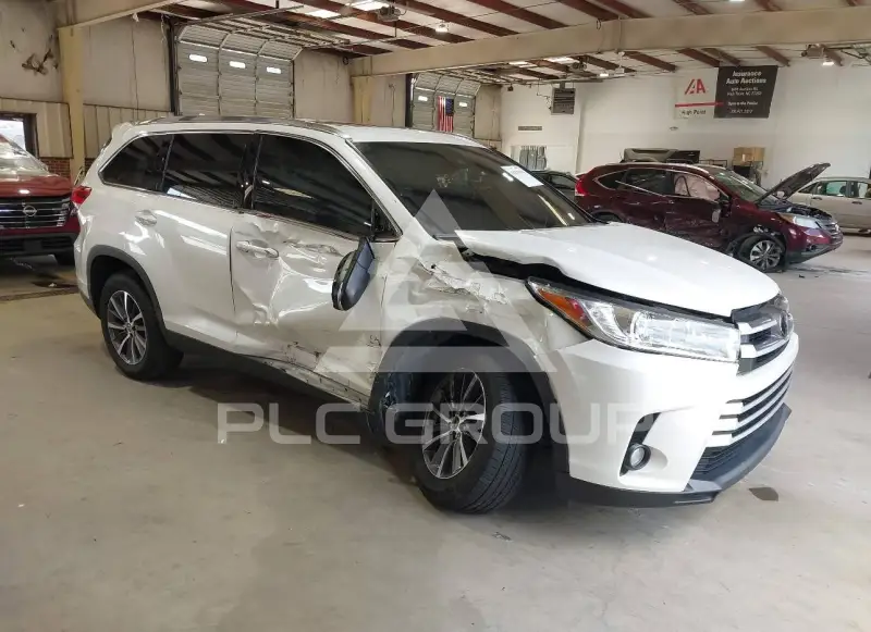 2019 Toyota Highlander photo