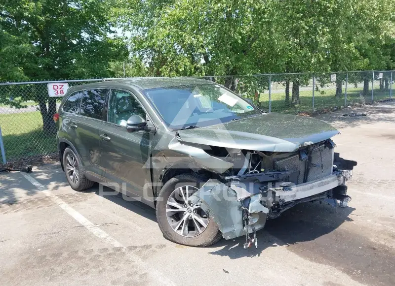 2019 Toyota Highlander photo