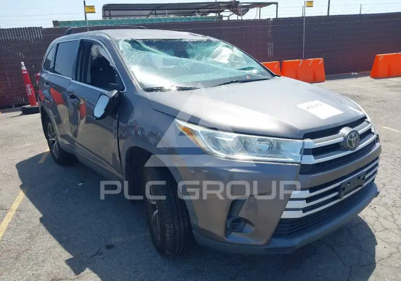 2019 Toyota Highlander photo