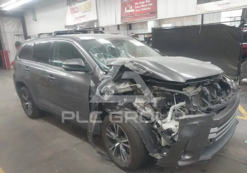 2019 Toyota Highlander photo