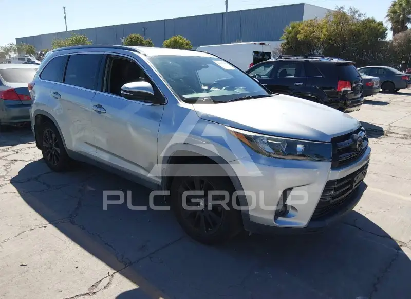2019 Toyota Highlander photo