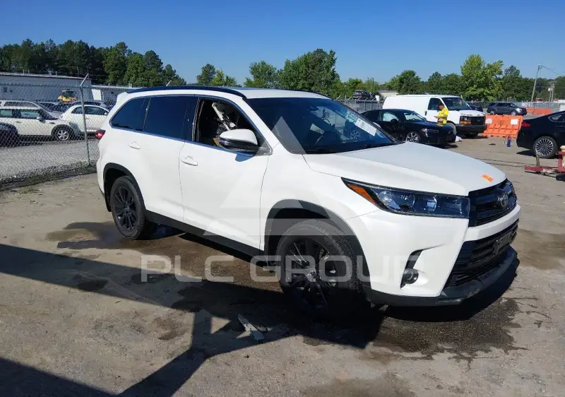 2019 Toyota Highlander photo