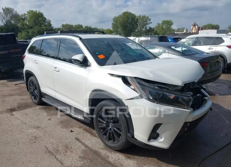2019 Toyota Highlander photo