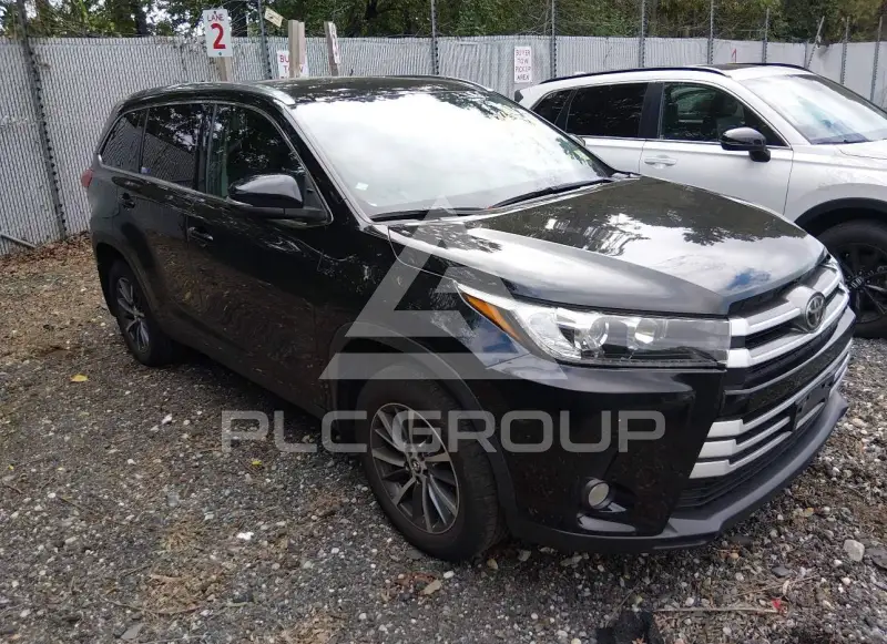 2019 Toyota Highlander photo