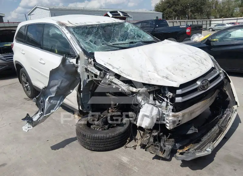 2019 Toyota Highlander photo