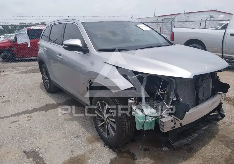 2019 Toyota Highlander photo