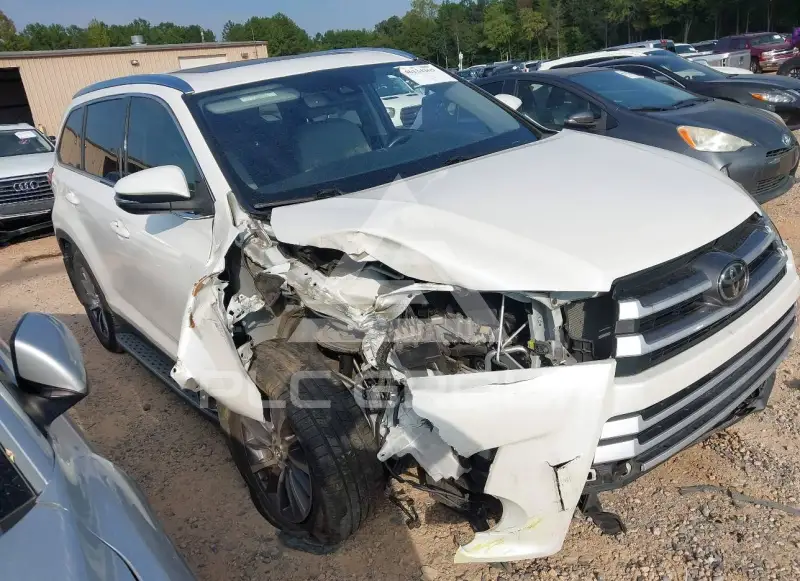 2019 Toyota Highlander photo