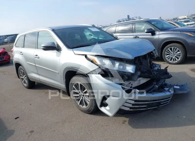 2019 Toyota Highlander photo