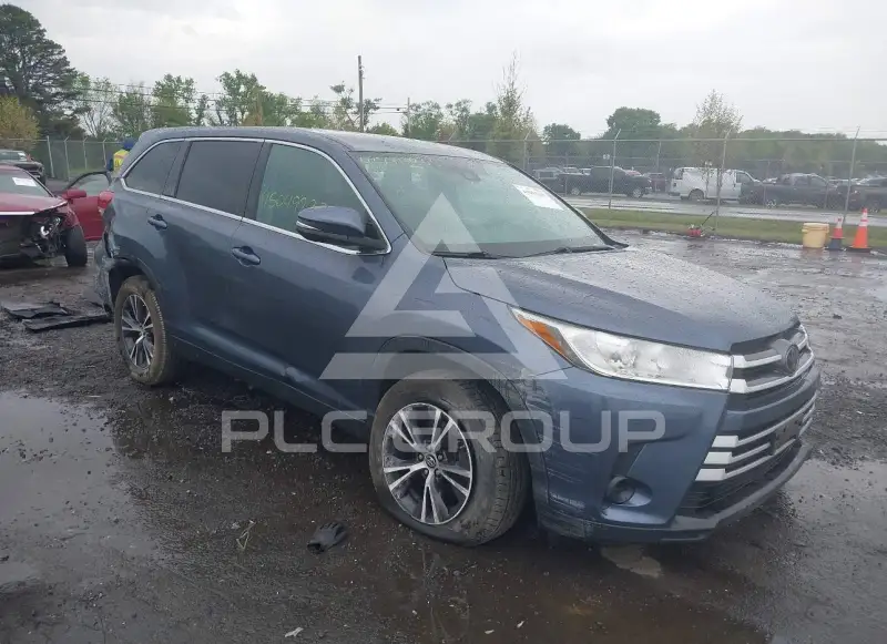 2019 Toyota Highlander photo