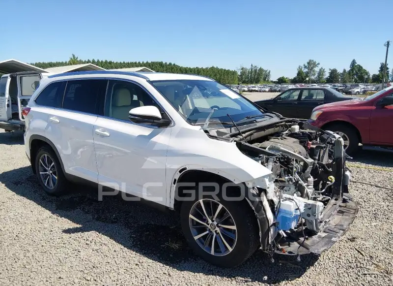 2019 Toyota Highlander photo