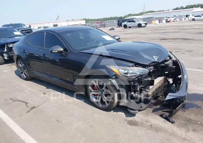 2019 KIA Stinger photo