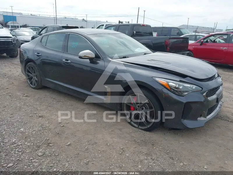 2019 KIA Stinger photo