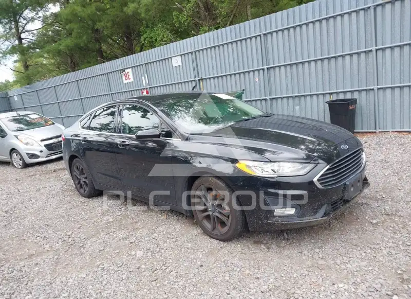 2019 Ford FUSION photo
